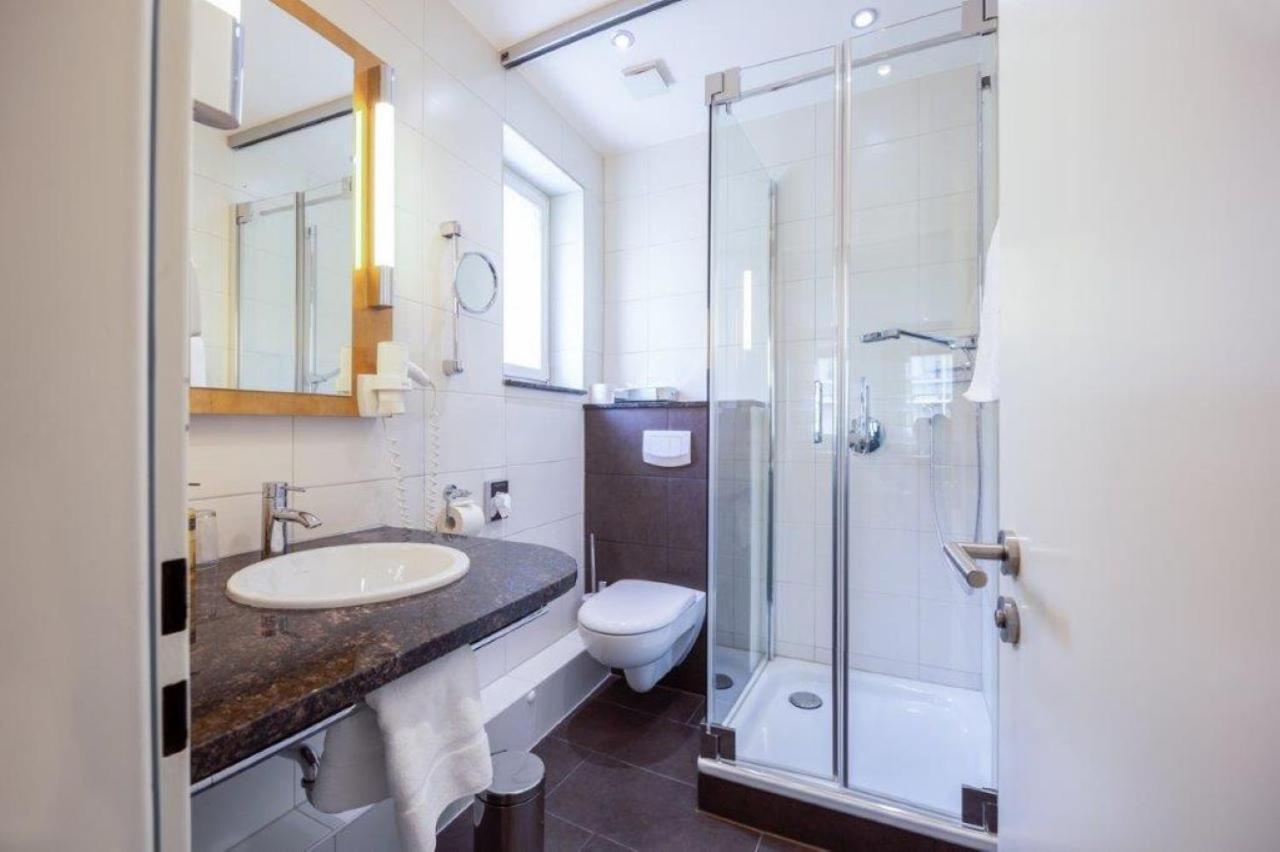 Kronenhotel Stuttgart Ngoại thất bức ảnh