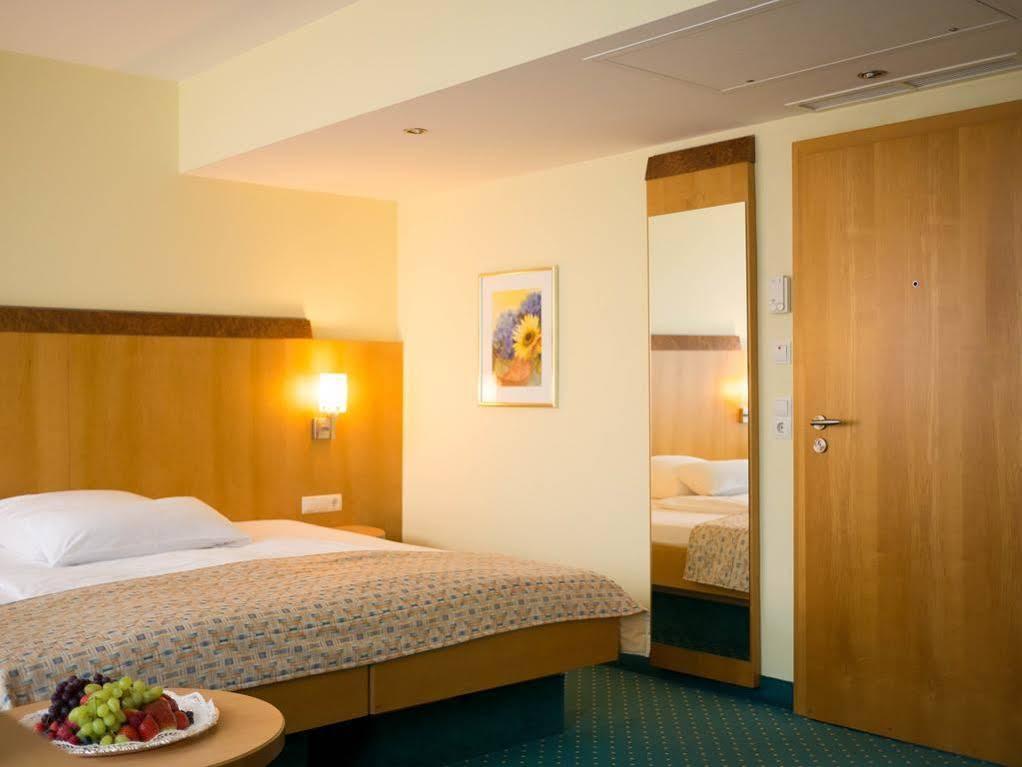 Kronenhotel Stuttgart Ngoại thất bức ảnh
