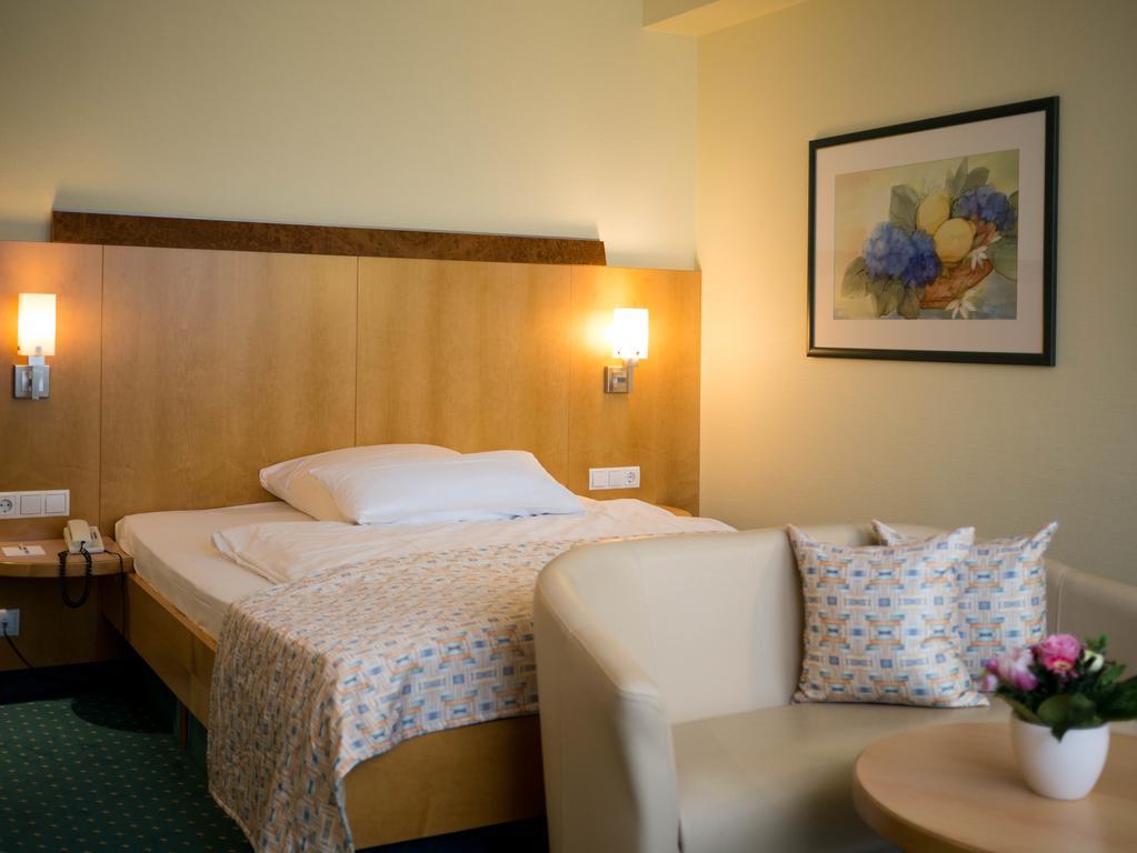Kronenhotel Stuttgart Ngoại thất bức ảnh
